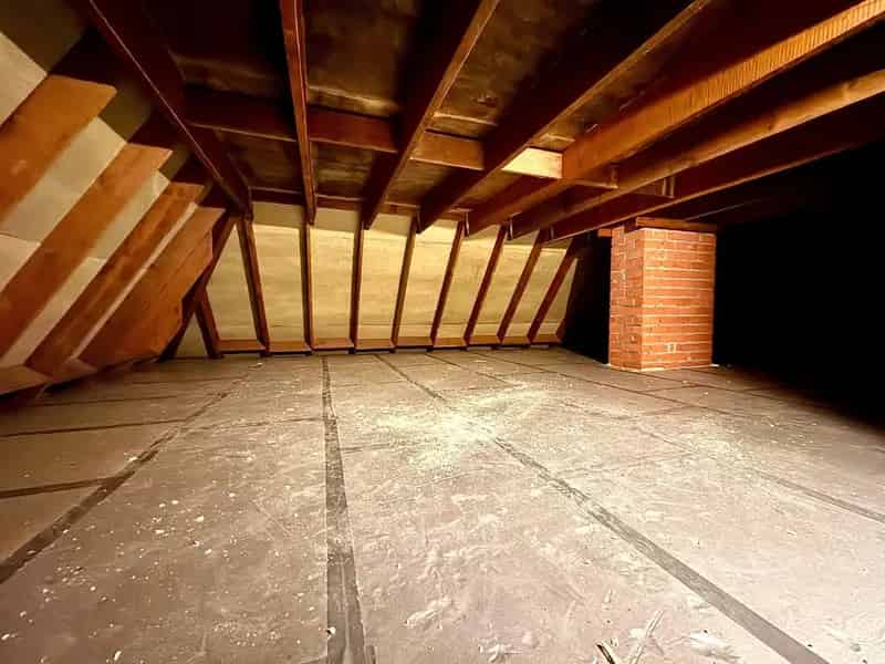 ALLEENSTAANDE VILLA MET 4 SLAAPKAMERS, GARAGE EN TUIN