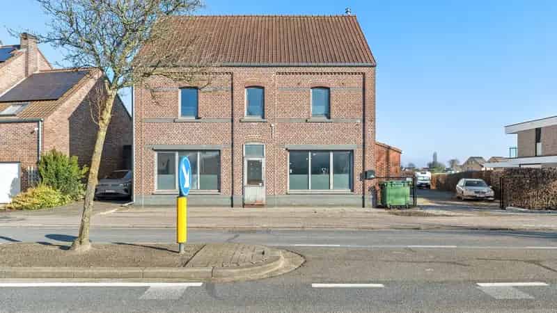 Handelspand met woonst (6 slpkrs) en studio te Rotem