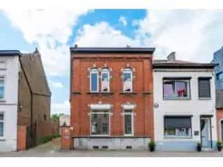 Huis te Koop Jumet Ruime woning met garage en zolder