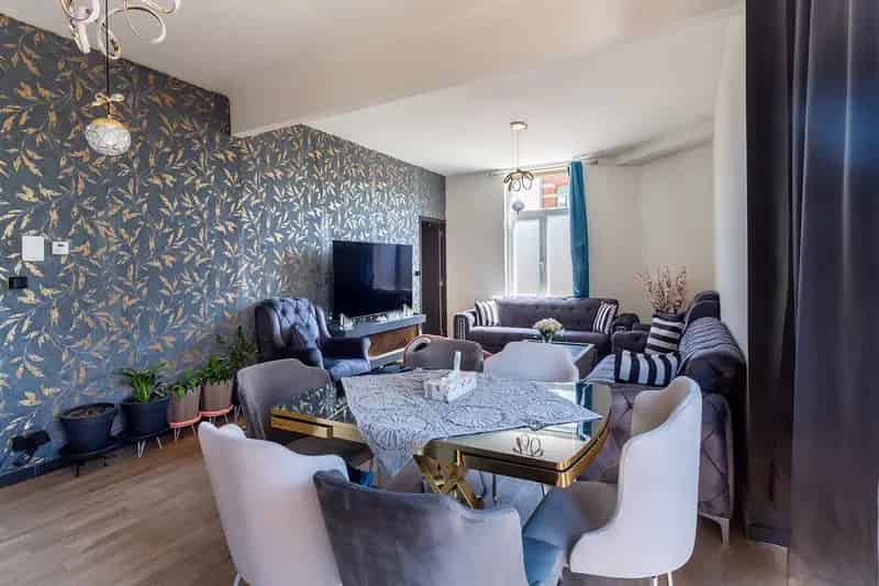 Lichtrijk Hoekappartement te Huur 3 Slaapkamers Instapklaar