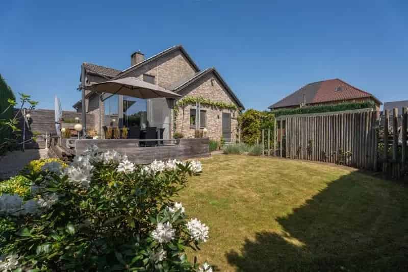 Energiezuinige woonhuis met 3 slaapkamers op een perceel van 6 a en 15 ca.
