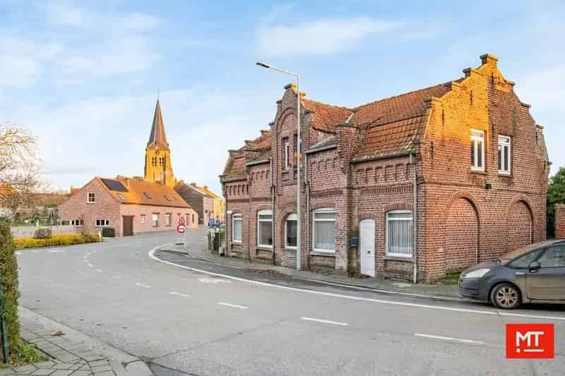 Te renoveren alleenstaande woning in de dorpskern van Wulvergem (Heuvelland)