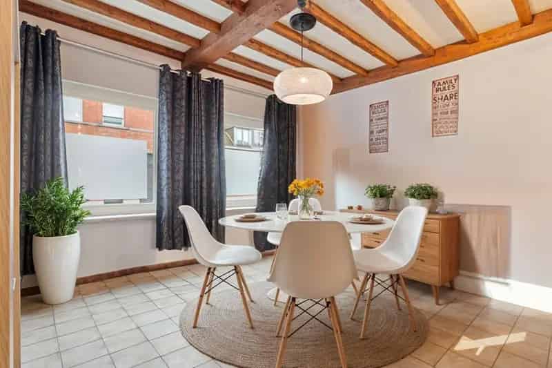 Verrassend ruime rijwoning met 4 slaapkamers en tuin in Moorsele