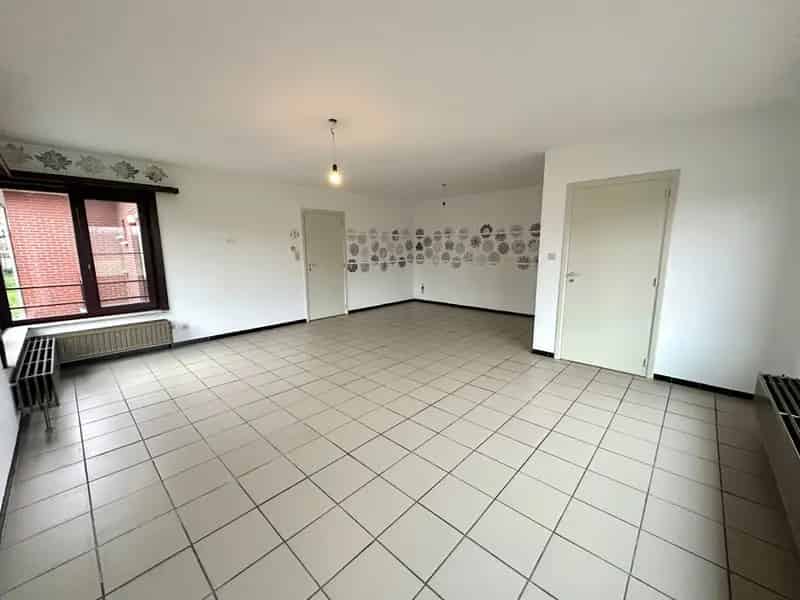 Halfopen woning met ruime tuin