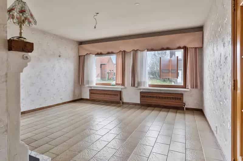 Ruime, te renoveren woning op perceel van 8a70