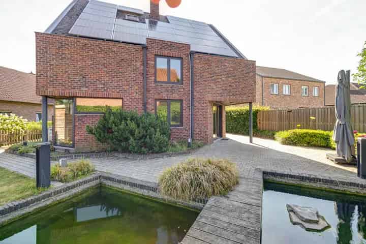 Ruime open bebouwing in woonerf met EPC-label B in HOFSTADE