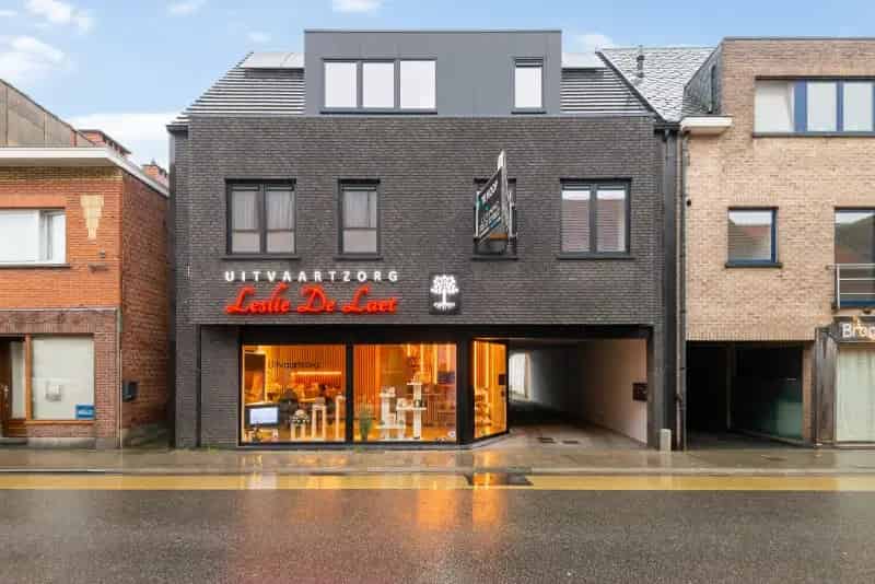 Centraal gelegen ruim nieuwbouwappartement 137m² op 1eV met 3 SLK, terras 31m² en autostaanplaats