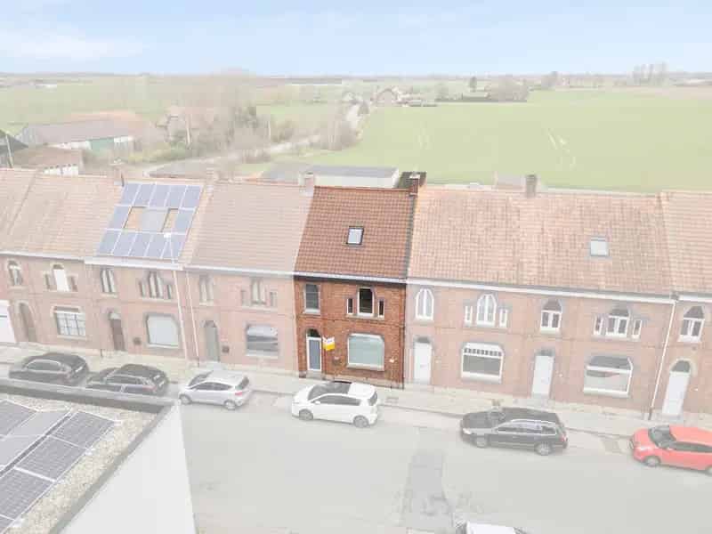 Rustig gelegen woning met uitweg en garage