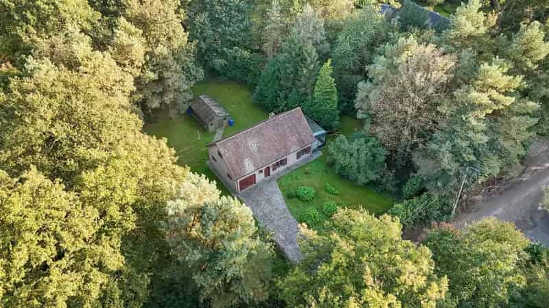 Op te frissen woning gelegen op een prachtig perceel van 33 are
