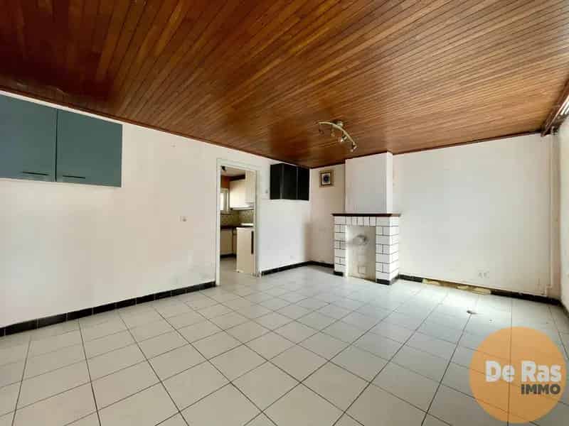 GIJZEGEM - Volledig te renoveren woning met ruim bijgebouw
