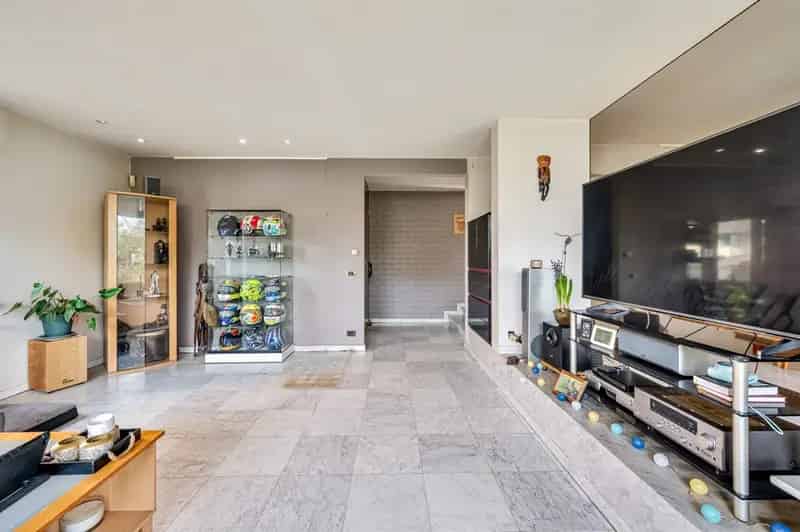 Ruime open bebouwing gelegen op verbindingsweg tussen Lede en Aalst