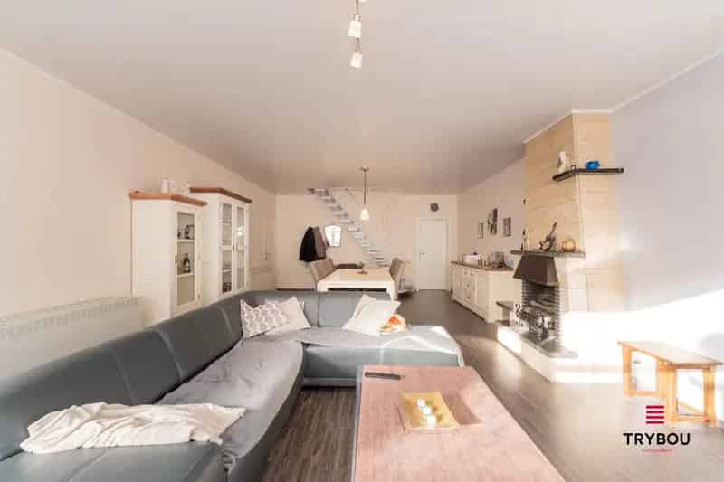 Kwalitatieve karakterwoning met ruime garage, pal in het centrum van Houthulst
