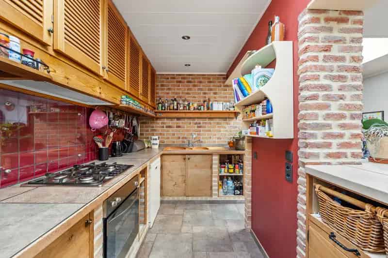 Op Te Frissen Woning In  Gewilde Wijk Mariaburg