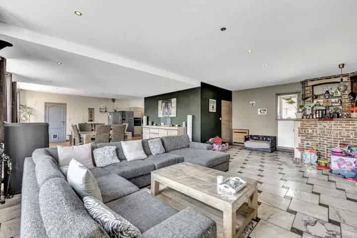 Ruime landelijke villa met 7 slaapkamers en prachtig tuin