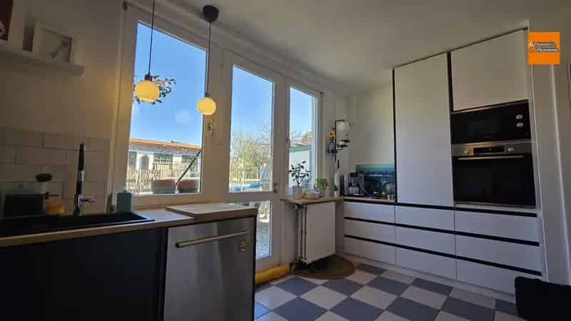 Stijlvolle woning met 4 slaapkamers, zwembad en ruime tuin - Wezembeek-Oppem