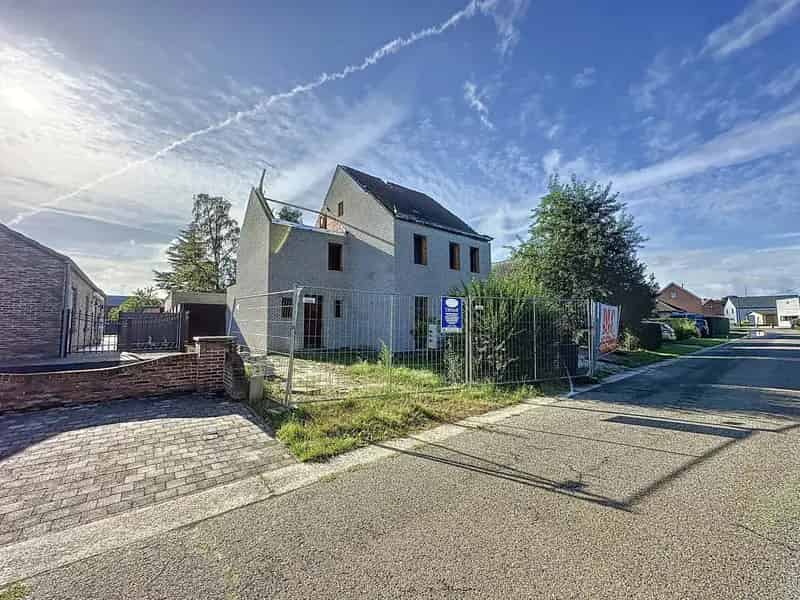 Ruwbouw op zeer gunstige locatie vlakbij het centrum van Balen.