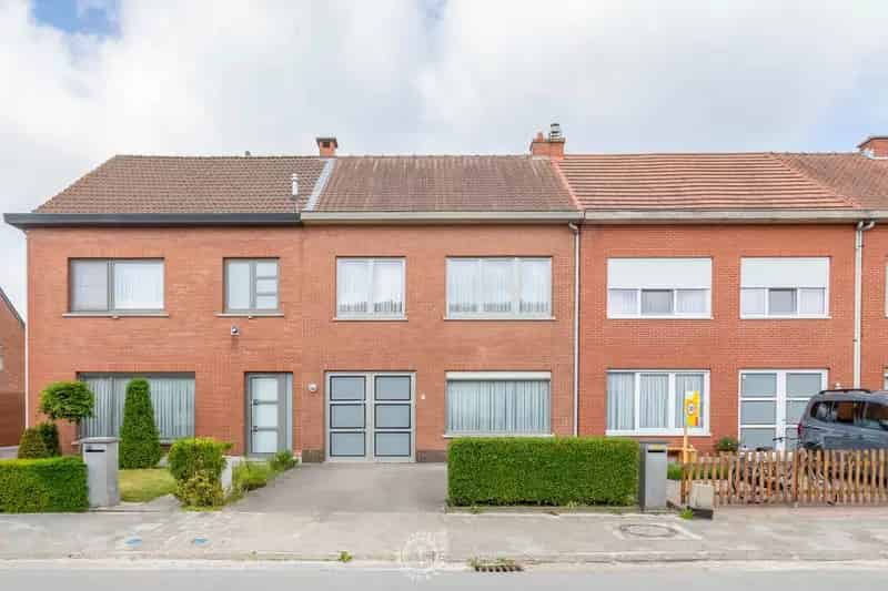 Fijne woning met 3 slaapkamers en zonnige tuin in rustige buurt in Belsele