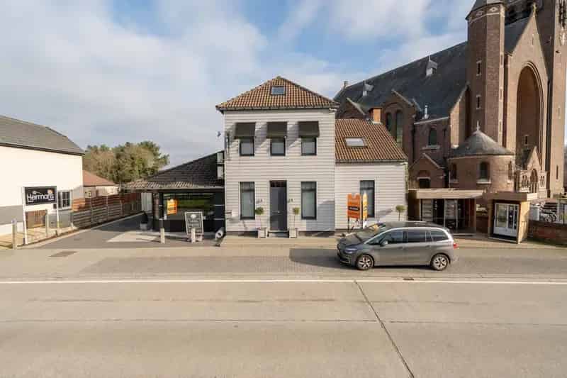 Huis met Commercieel Pand te Koop Grootlo