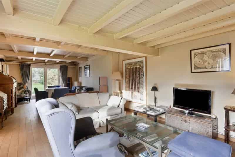 Unieke woning op ruim perceel te koop in Laarne