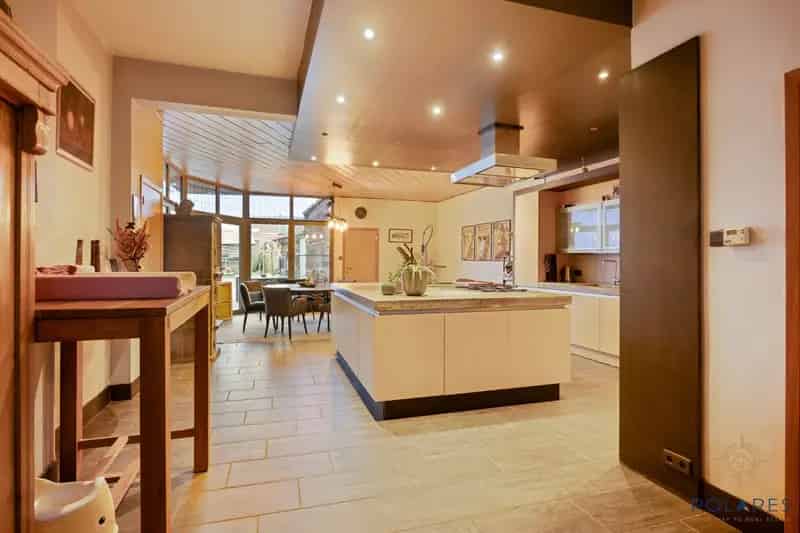 Charmante, ruime woning met zwembad en sauna in het hart van Zichem