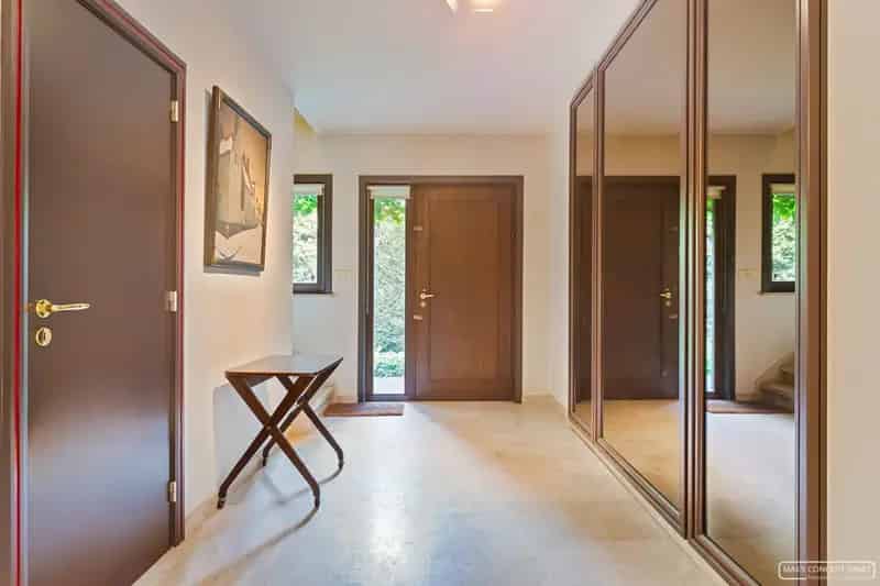 Ruime villa te koop in rustige wijk te Wielsbeke