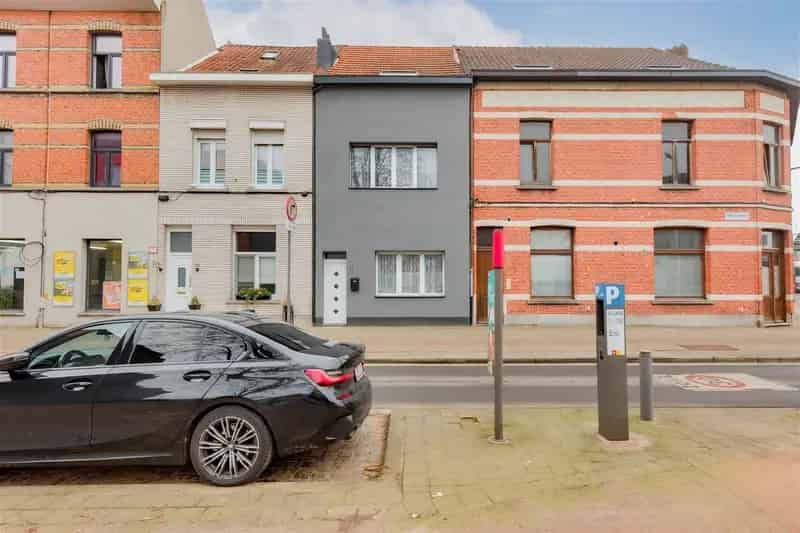 Ruime woning met 4 slaapkamers in Merksem