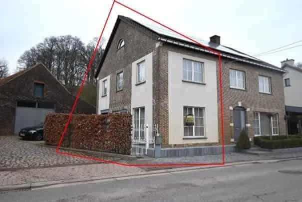 Woning met 2 slaapkamers, terras en autostaanplaats