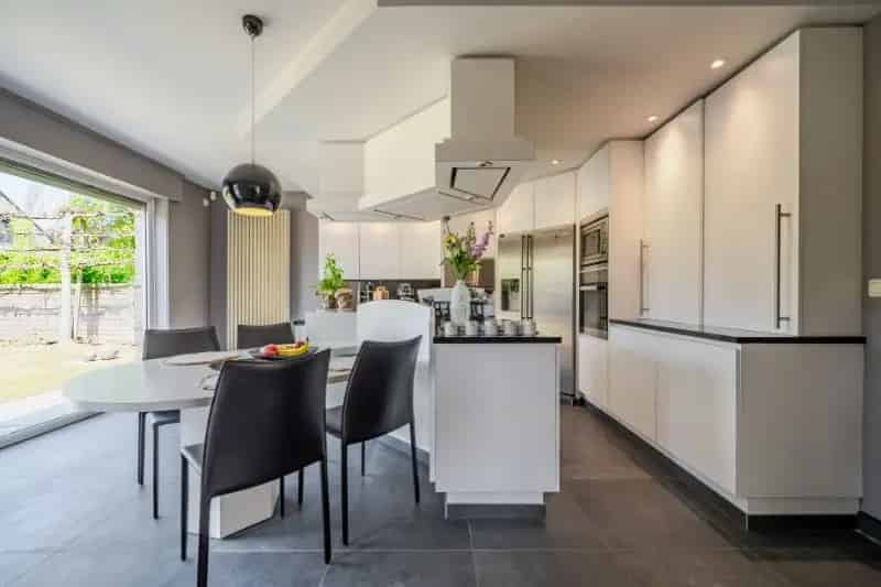 Te koop te Roeselare instapklare energiezuinige villa met 3 slpks, bureel, tuin, garage