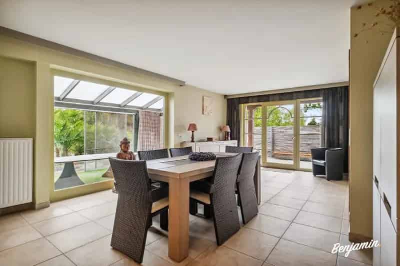 Gelijkvloerse woning met 2 slaapkamers, tuin en opslagruimte in Dadizele