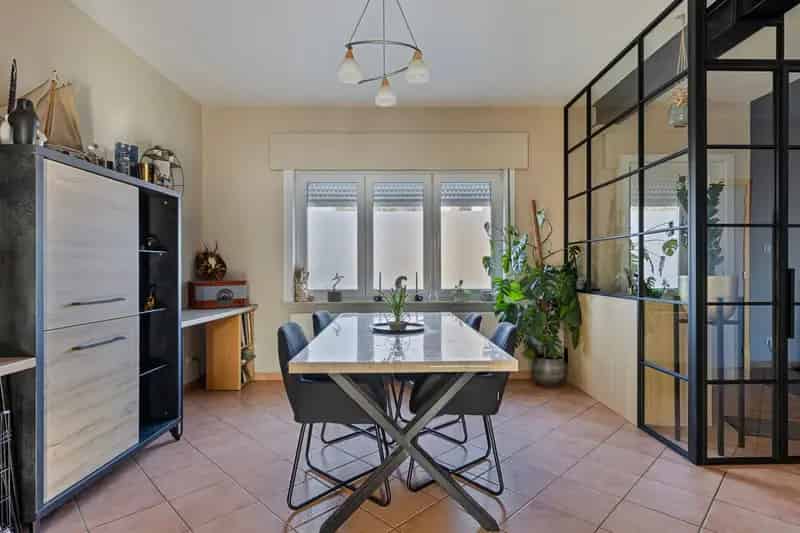 Instapklare 3-gevel woning te Lubbeek.