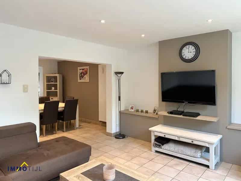 Instapklare woning met 3 slk, garage en terras te Voorde/Ninove