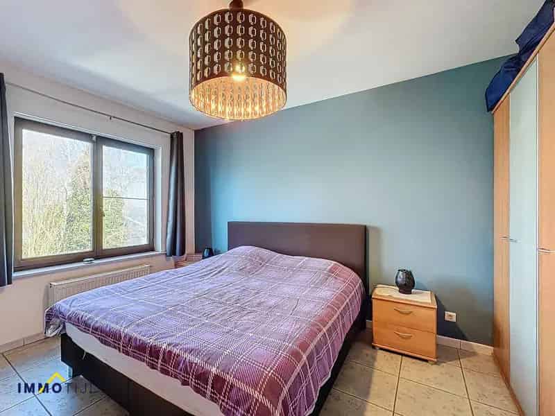Lichtrijk appartement met 2 slaapkamers en garage!
