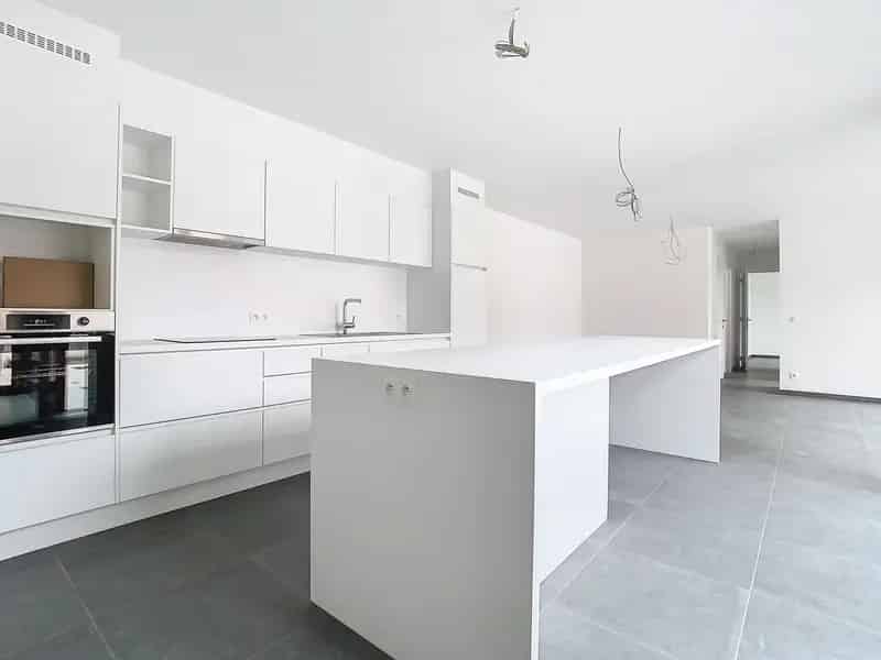 Luxe appartement met 2 slaapkamers en carportstaanplaats. 