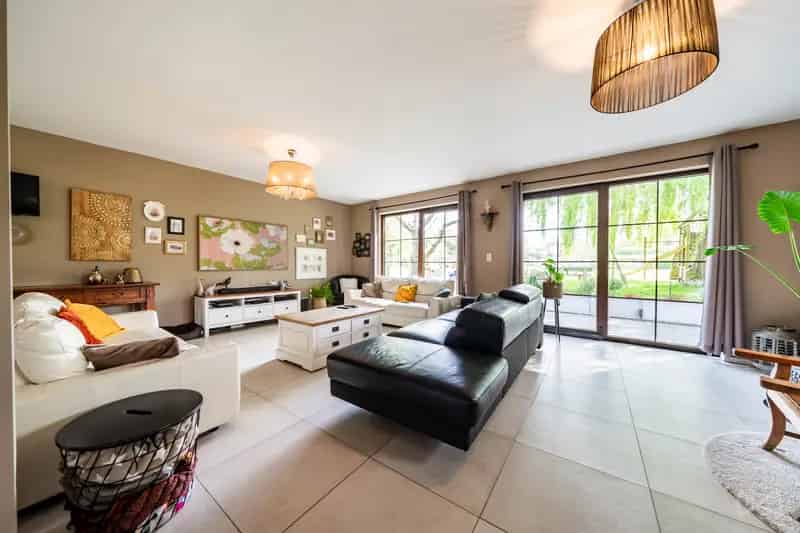 Villa met vijf slaapkamers in Anderlecht
