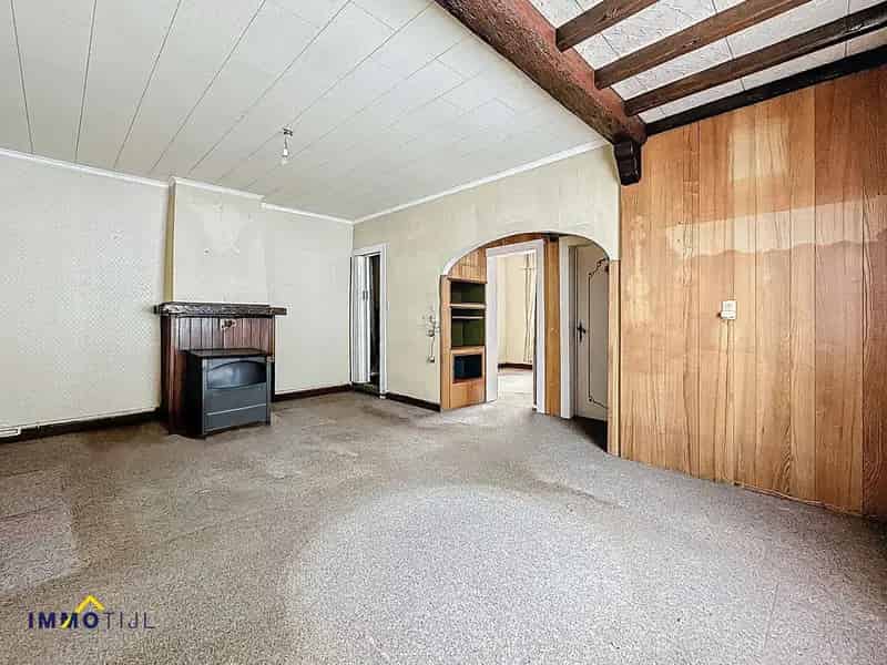 Te renoveren woning met veel potentieel en gunstige ligging!