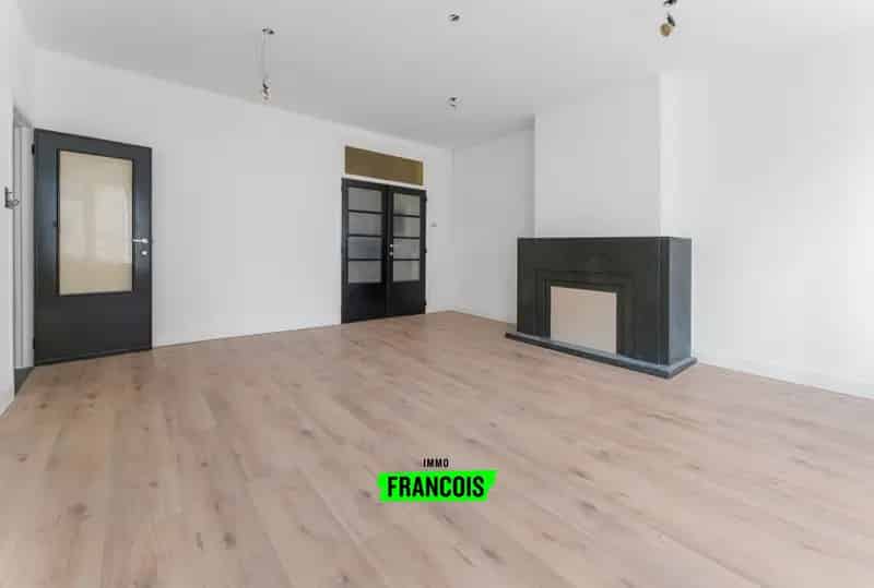 Instapklaar éénslaapkamer appartement in zijstraat van de Zeedijk.