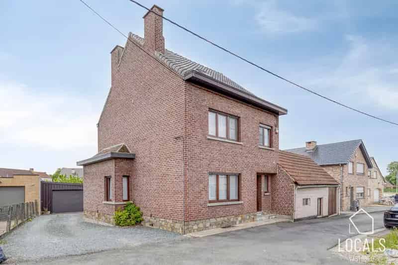 Solide viergevelwoning met potentieel