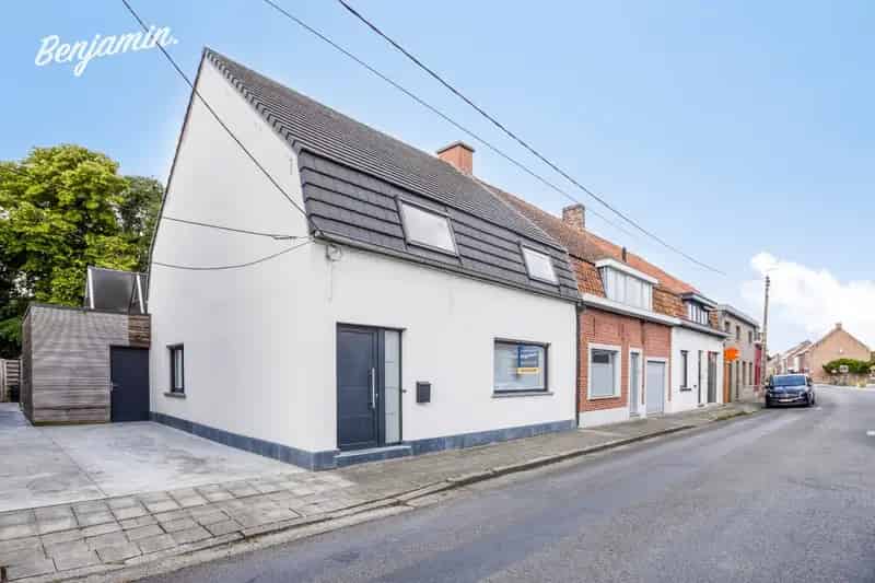 Gerenoveerde halfopen woning 3 slaapkamers Gullegem