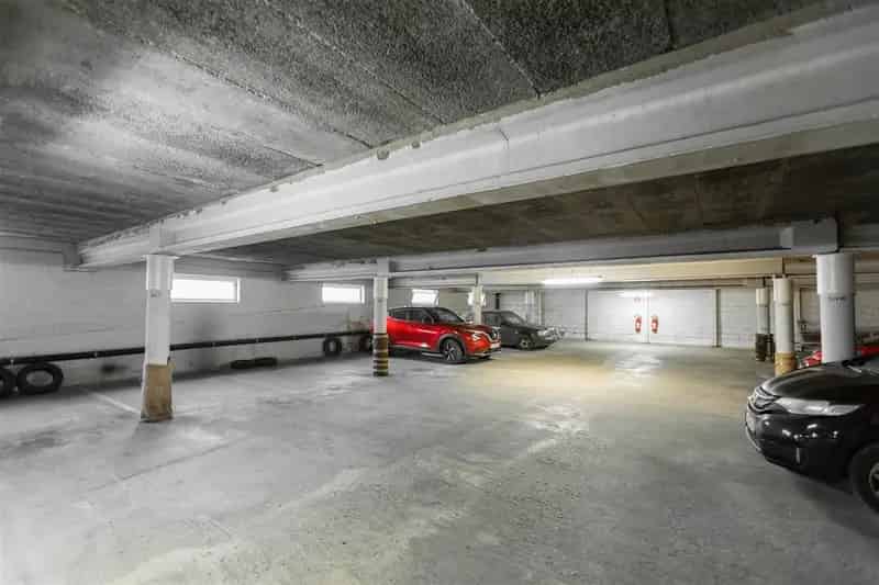 Autostaanplaats in ondergronds, afgesloten garagecomplex