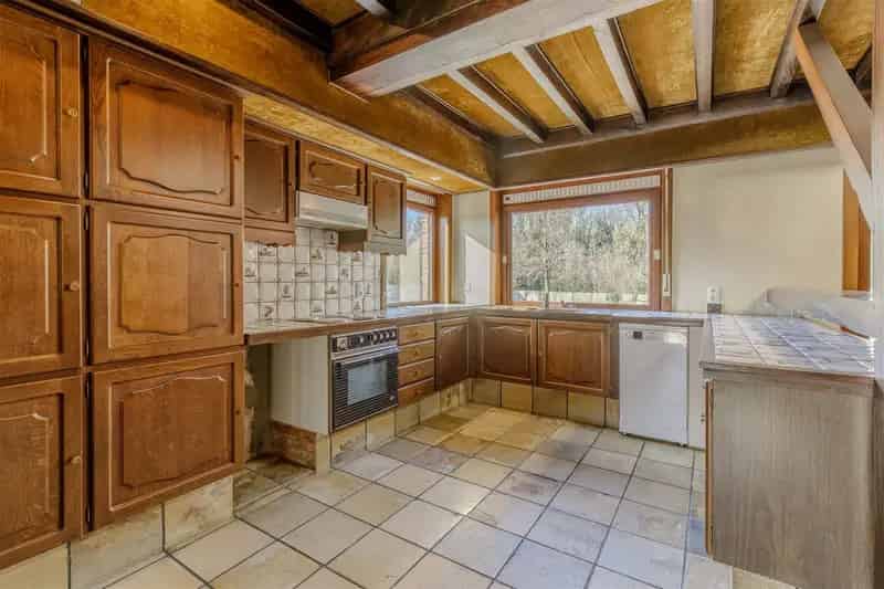 Charmante te renoveren woning (244 m²) met veel potentieel te koop!