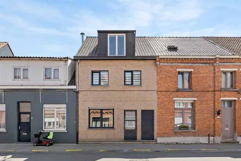 Instapklare gezinswoning met 4 slaapkamer nabij het centrum