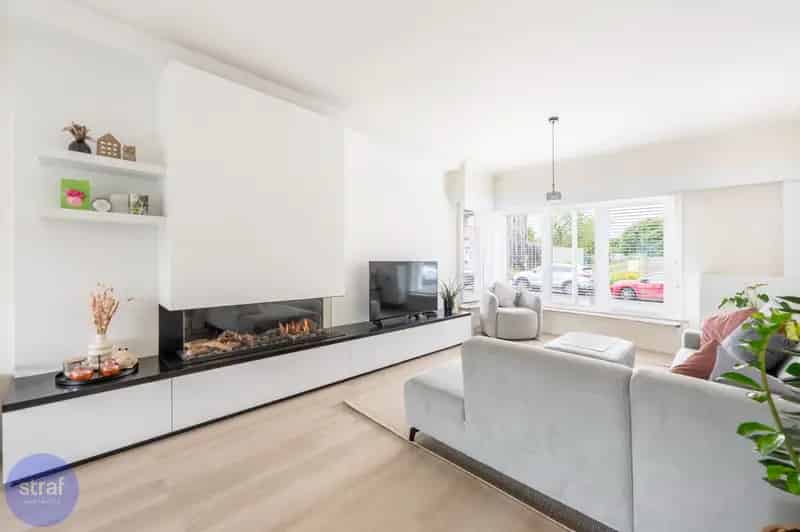 Moderne halfopen bebouwing mét groen uitzicht!