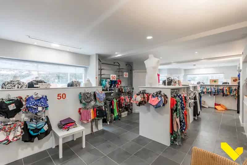 Te Koop: Luxueus Handelspand Met Ruime Woning En Tuin.