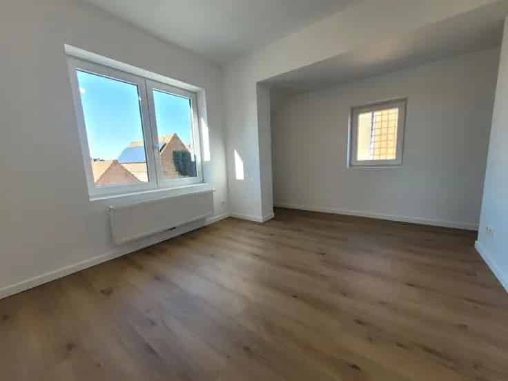 Gerenoveerde Halfopen Woning Zuidtuin Garage 3 slaapkamers