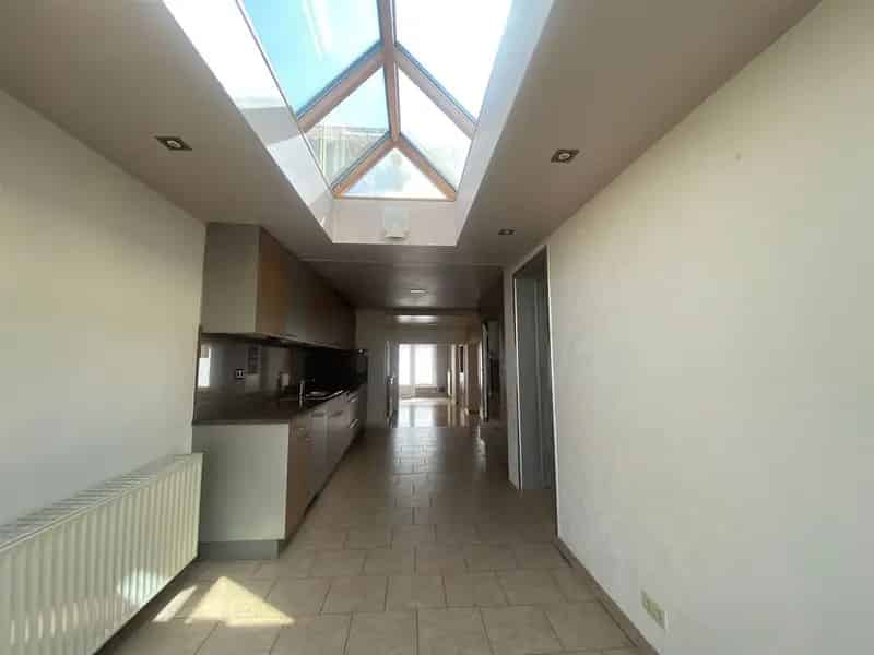 Huis met 4 slaapkamers 2 badkamers, garage en tuin