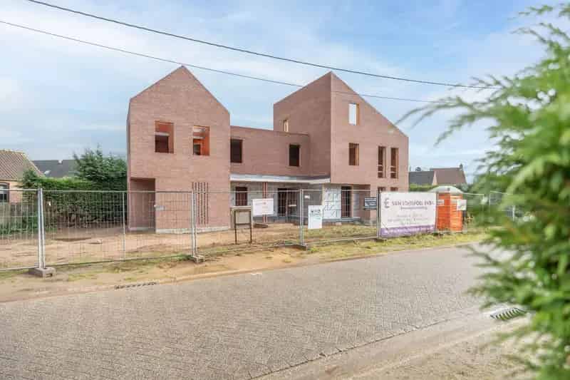 Twee eigentijdse en energiezuinige (E20) nieuwbouwwoningen
