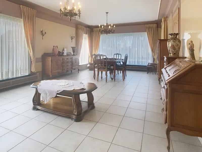 Prachtig gelegen, gelijkvloerse woning met 3 grote slaapkamers en garage op 1107m².
