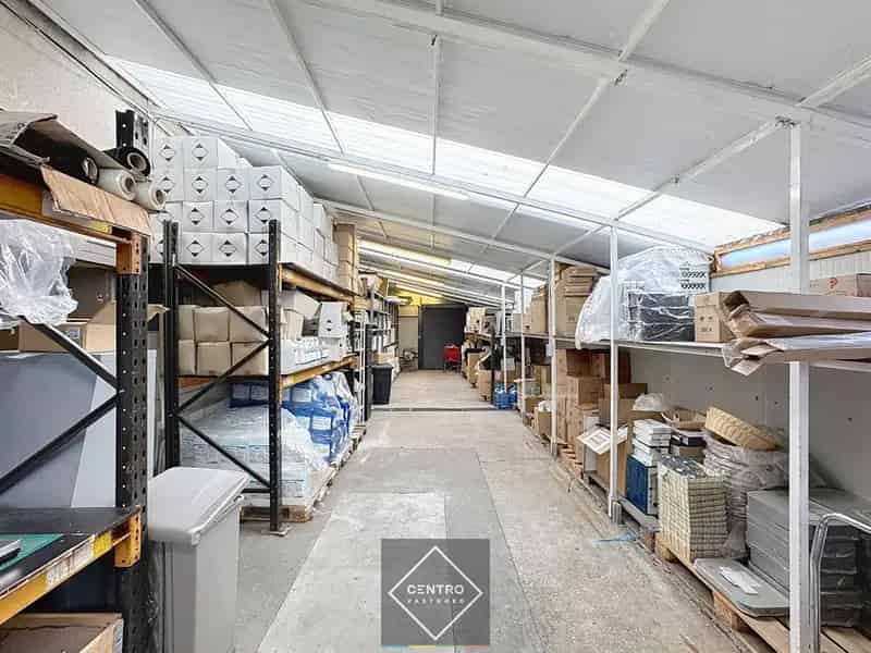 Magazijn met woonst te koop Sint-Michiels
