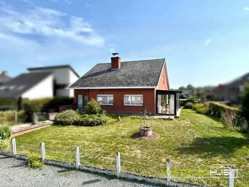 Karaktervolle, te renoveren villa met tuin