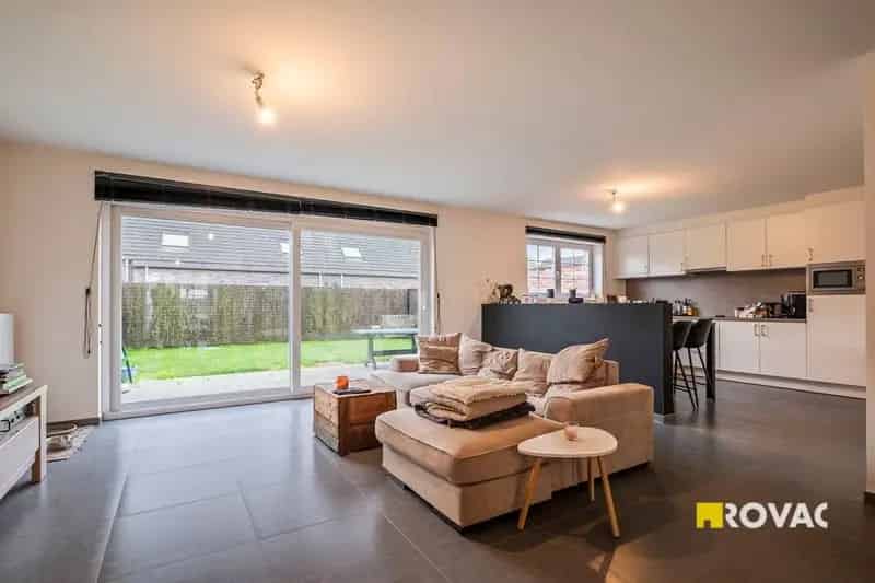 Zeer recente en ruime woning met 4 slaapkamers, garage en tuin